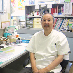 順伸クリニック小児科・眼科　理事長　入戸野博