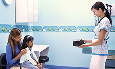 スポットビジョンスクリーナー 生後6か月から行える簡易視覚スクリーニング